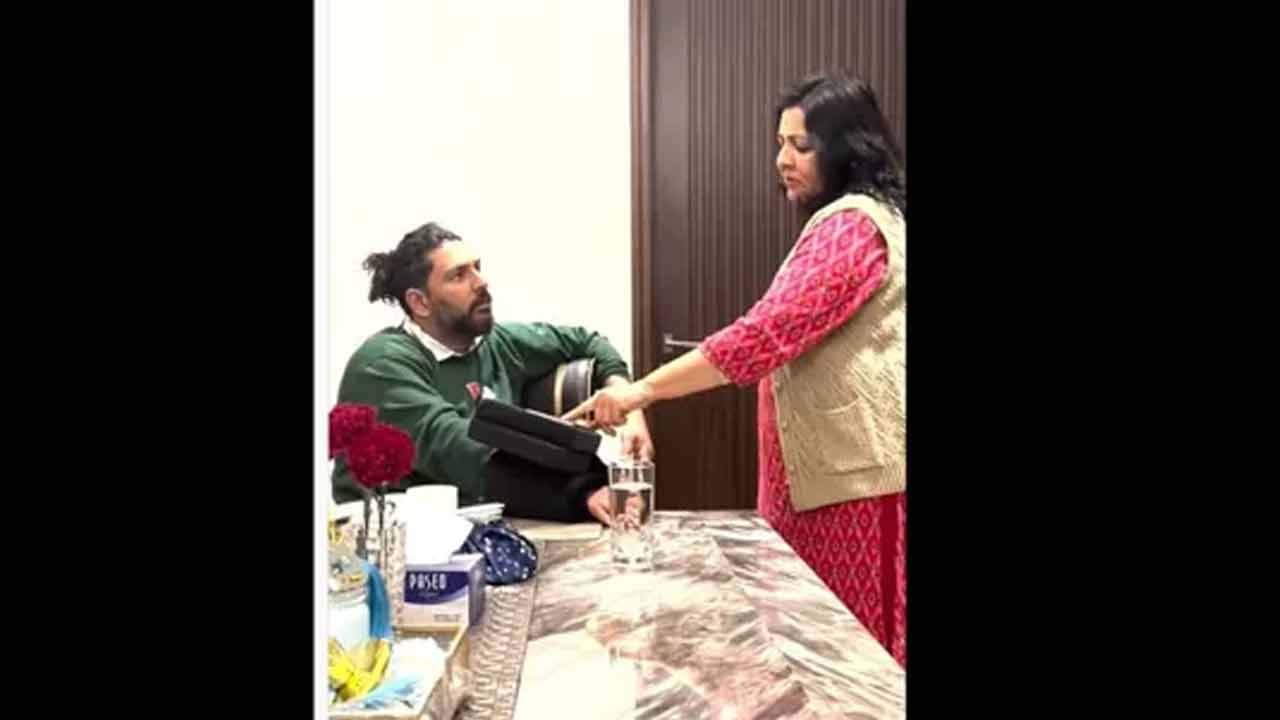 Yuvaraj Viral Video: తల్లి పై ప్రాంక్ చేసిన యువరాజ్.. ఆమె రియాక్షన్ ఎంత ఇన్నోసెంట్‌గా ఉందో..
