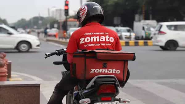 Zomato: ఫుడ్ ప్యాకింగ్ విషయంలో జొమాటో సంచలన నిర్ణయం.. ఈ నెల నుంచి వాటిపై పూర్తి నిషేధం..