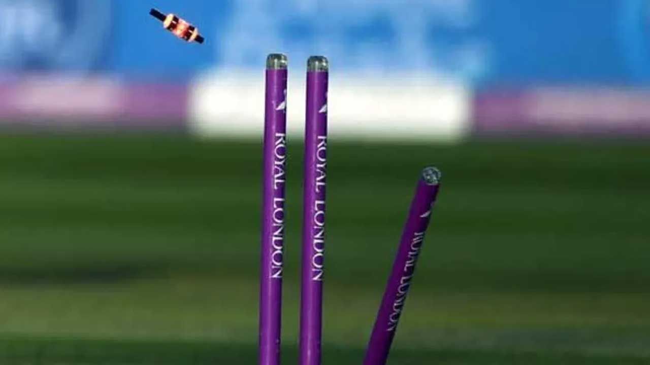 Cricket News: అద్భుతం.. వరుసగా 6 బంతుల్లో 6 వికెట్లు.. రెండు పరుగులు..!