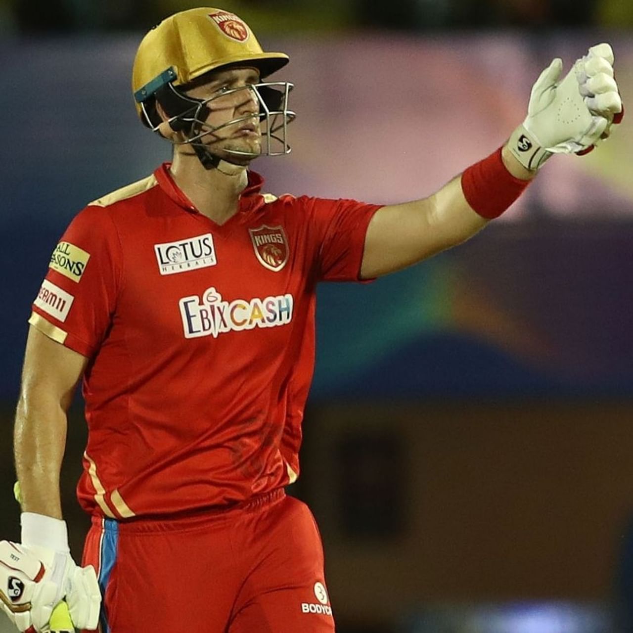 ఈ హాఫ్ సెంచరీ ఇన్నింగ్స్ ఆరంభంలోనే లివింగ్ స్టన్ తుఫాన్ సృష్టించాడు. ఐదో ఓవర్లో CSK అనుభవం లేని బౌలర్ ముఖేష్ చౌదరిపై బౌండరీల వర్షం కురిపించాడు. ఈ ఓవర్లో 2 సిక్స్లు, 3 ఫోర్లతో 26 పరుగులు చేశాడు.