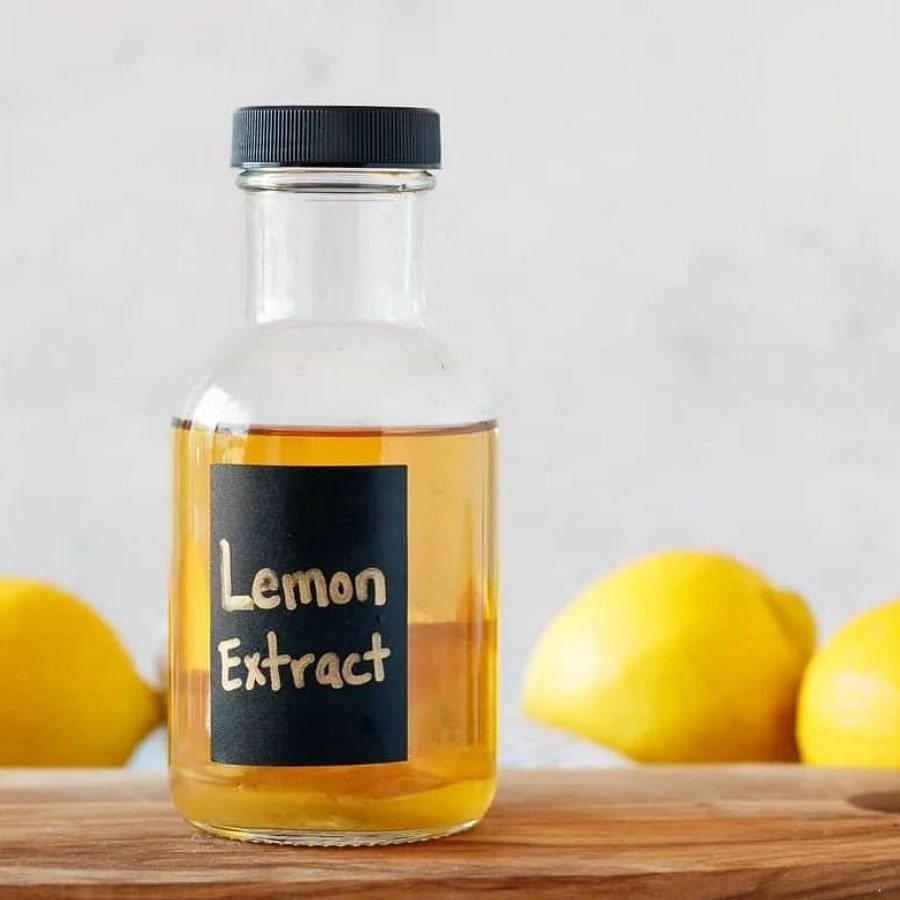 Lemon Extract: వంటల్లో నిమ్మరసం స్థానంలో ఒకటి లేదా రెండు చుక్కల లెమన్ ఎక్స్ట్రాక్ట్  వేసుకున్నా సరిపోతుంది. ముఖ్యంగా బేకింగ్‌ వంటకాలు వండేటప్పుడు దీనిని ఉపయోగించవచ్చు.