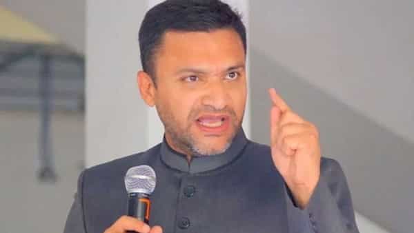 Jahangirpuri Violence: తుపాకులు, కత్తులతో ఊరేగుతుంటే ఏంచేస్తున్నారు.. ఢిల్లీ హింస కేసులో పోలీసులపై అక్బరుద్దీన్ ఫైర్!