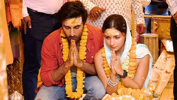 Alia Ranbir Wedding: ఆలియా రణబీర్ ఇంట్లో మొదలైన పెళ్లి సందడి.. ఎట్టకేలకు ఫోటోస్ షేర్ చేసిన హీరోయిన్..