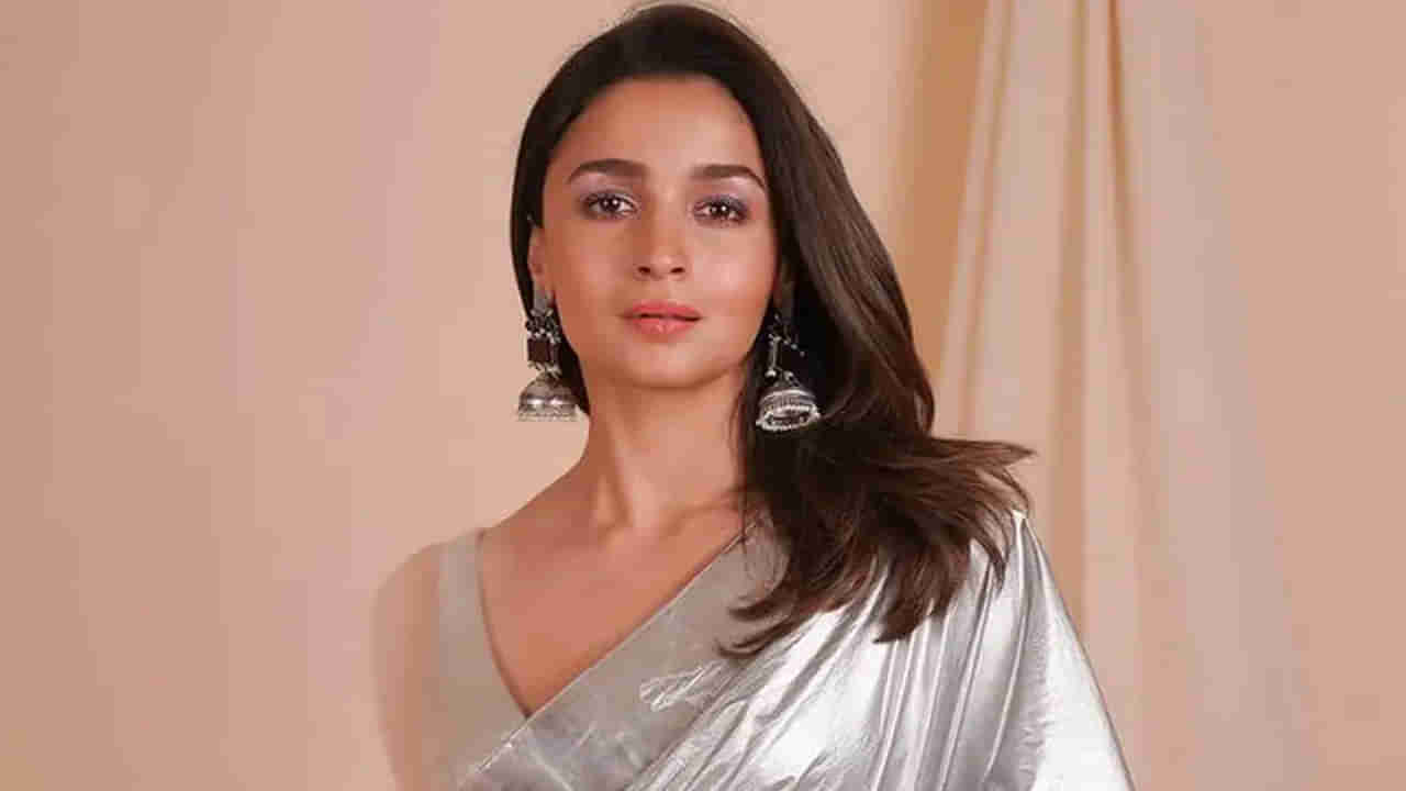 Alia Bhatt : తారక్‌కు షాక్ ఇచ్చిన అలియా.. ఎన్టీఆర్30 నుంచి బాలీవుడ్ భామ అవుట్.. కారణం ఇదేనా..