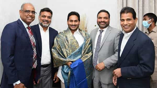 YS Jagan Mohan Reddy: ఏపీ సీఎంను కలిసిన ATA ప్రతినిధులు.. తెలుగు మహా సభలకు రావాలంటూ ఆహ్వానం..