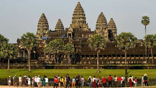 Angkor Wat: కరోనా తర్వాత కొత్త హంగులు సంతరించుకున్న ఆంగ్కార్ వాట్ ఆలయం.. మళ్ళీ మొదలైన భక్తుల సందడి