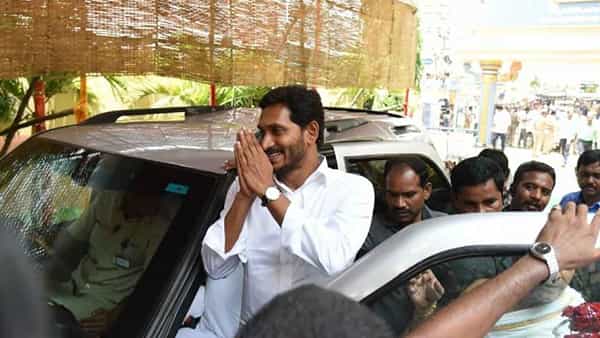 Andhra Pradesh: సీఎం కాన్వాయ్ కోసం కారు స్వాధీనంపై సీఎంవో సీరియస్.. వారిపై సస్పెన్షన్ వేటు