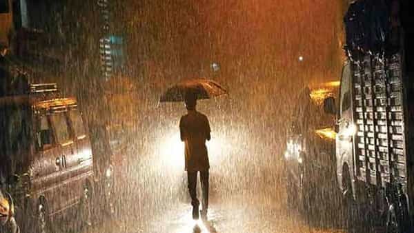 AP Rains: ఏపీలో మండువేసవిలో పలు ప్రాంతాల్లో భారీ వర్షాలు.. నేలకూలిన చెట్లు.. విద్యుత్కు అంతరాయం