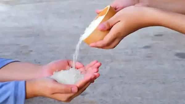 Astro Tips: వేసవి లో వీటిని దానం చేయడి.. జీవితంలో సక్సెస్, సుఖ సంతోషాలు మీ సొంతం
