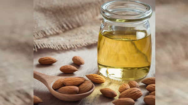 Badam Oil Benefits: బాదం నూనెతో అద్భుతమైన ప్రయోజనాలు.. జుట్టు సమస్యలనే కాదు.. ఈ సమస్యలనూ తగ్గిస్తుంది..