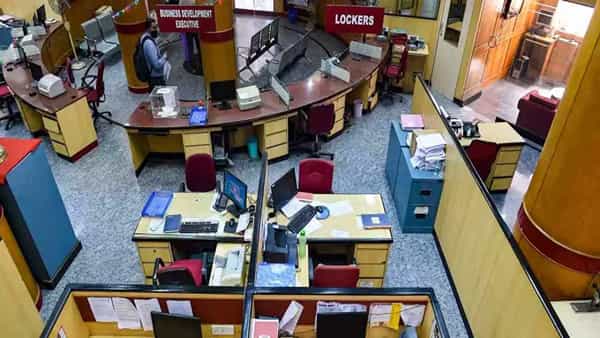 RBI revises bank timings: బ్యాంక్ కస్టమర్లకు ‘బిగ్ అలర్ట్’.. టైమింగ్స్ మారాయి.. పూర్తివివరాలివే..!