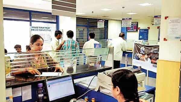 Bank Holidays: ఖాతాదారులకు అలర్ట్.. మేలో బ్యాంకులకు ఎన్ని రోజులు సెలవులంటే..