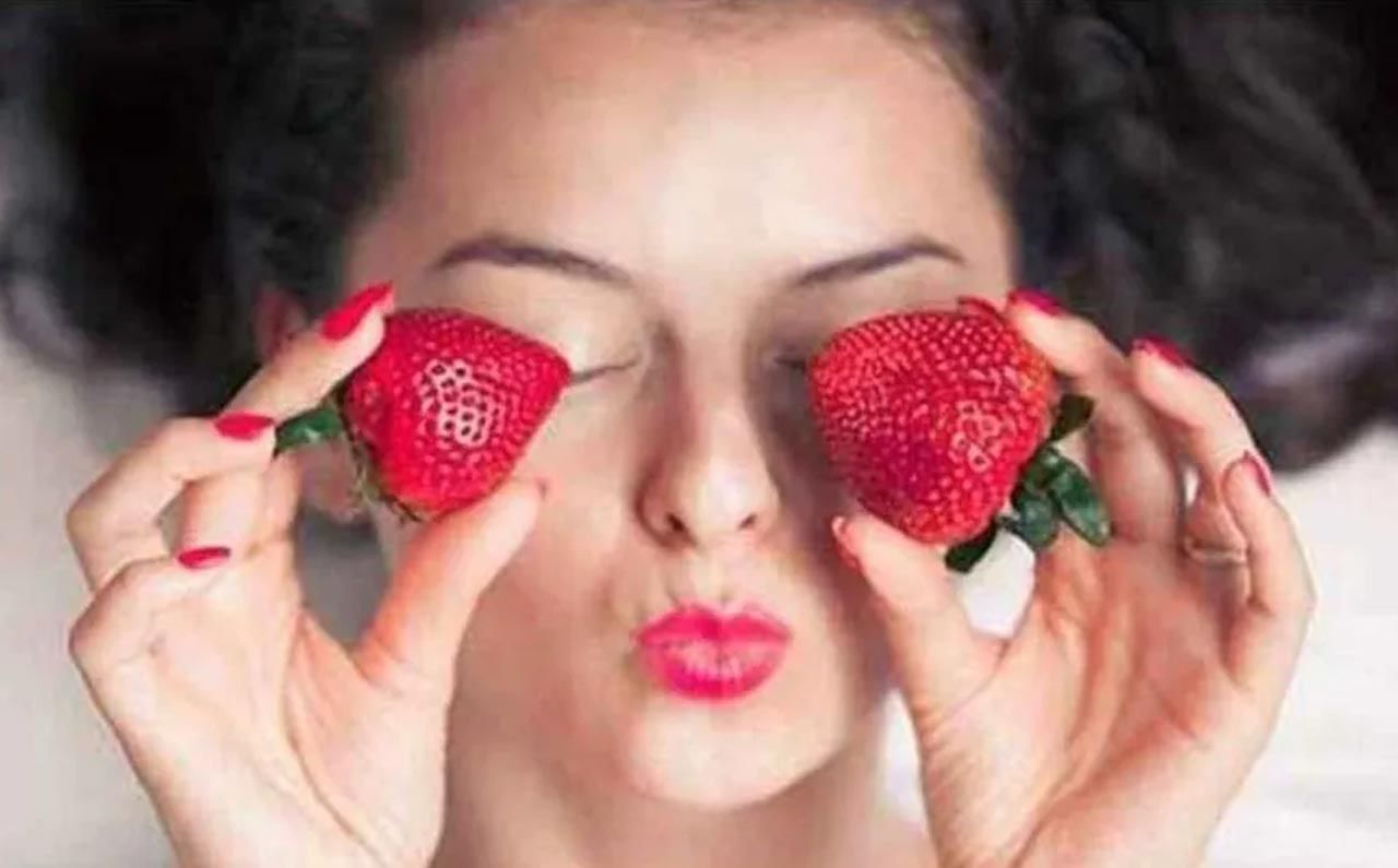Strawberry For Skin: మెరిసే, మచ్చలు లేని అందం కావాలా? అయితే, ఈ నేచురల్ ఫేస్‌ ప్యాక్ ట్రై చేయండి..!