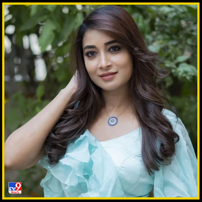 Bhanu Shree New Photos. Credit by:Bhanu Shree/Instagram
