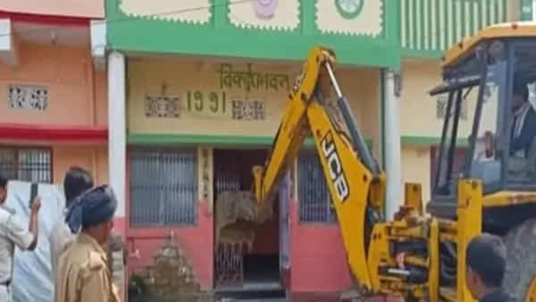 Bihar Bulldozer: బీహార్లో కనిపించిన యోగి మోడల్ పాలన.. హంతకుడి ఇంట్లోకి దూసుకెళ్లిన సర్కార్ బుల్డోజర్!