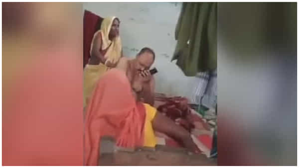 Watch Video: బీహార్లో దారుణం.. నిందితుడి తల్లితో మసాజ్ చేయించుకున్న పోలీస్ అధికారి