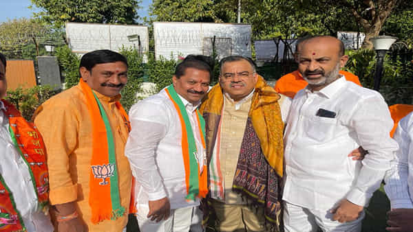Bikshamaiah Goud: బీజేపీలో చేరిన మాజీ ఎమ్మెల్యే.. కాషాశం కండువా కప్పి ఆహ్వానించిన తరుణ్చుగ్