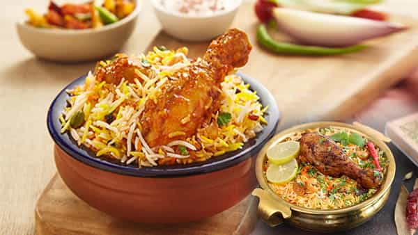 Biryani: బిర్యానీ లేదన్నందుకు యువకుల వీరంగం.. హోటల్ యజమానిపై దాడి, అద్దాలు ధ్వంసం