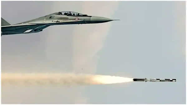 Sukhoi Fighter Jet: భారత అమ్ములపొదలో మరో బ్రహ్మాస్త్రం.. సుఖోయ్ 30MKI ద్వారా బ్రహ్మోస్ క్షిపణి విజయవంతం