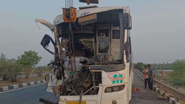 Andhra Pradesh: ఘోర రోడ్డు ప్రమాదం.. ప్రైవేటు బస్సు, లారీ ఢీ.. డ్రైవర్ మృతి