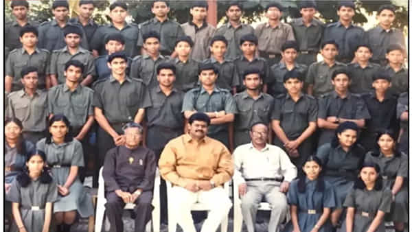 Childhood Pic: ఒకే ఫ్రేమ్లో టాలీవుడ్లో మూడు లెజెండ్రీ ఫ్యామిలీ వారసులు.. మీరు గుర్తు పట్టగాలరేమో ట్రై చేయండి..