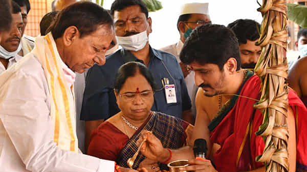 CM KCR: ఇవాళ యాదాద్రికి సీఎం కేసీఆర్ దంపతులు.. పర్వతవర్ధి రామలింగేశ్వర ఆలయంలో మహాకుంభ సంప్రోక్షణ..