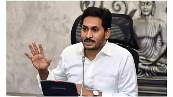 ఈ విద్యా సంవత్సరం నుంచే 8వ తరగతిలో ఇంగ్లీష్ మీడియం ప్రారంభం: సీఏం జగన్