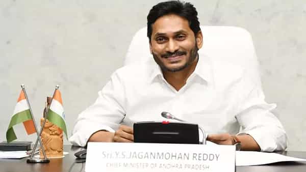 CM Jagan: సీఎం జగన్ దావోస్ పర్యటనకు లైన్ క్లియర్.. అనుమతినిచ్చిన సీబీఐ కోర్టు..
