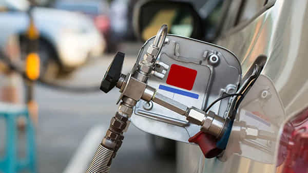 CNG Price Hike: సామాన్యుడికి మరోసారి షాక్.. పెరిగిన CNG ధర.. నాలుగు రోజుల్లో రెండోసారి!