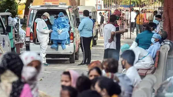 Coronavirus: వెయ్యికి దిగువన కరోనా కేసులు.. దేశంలో నిన్న ఎంతమంది మరణించారంటే..?