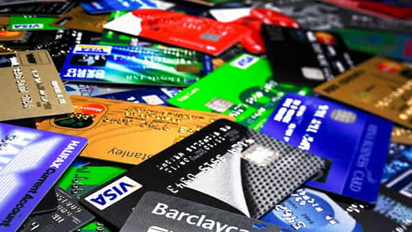 Credit Card: క్రెడిట్ కార్డును.. డెబిట్ కార్డులా వాడుతున్నారా? అయితే చిక్కులు తప్పవు!