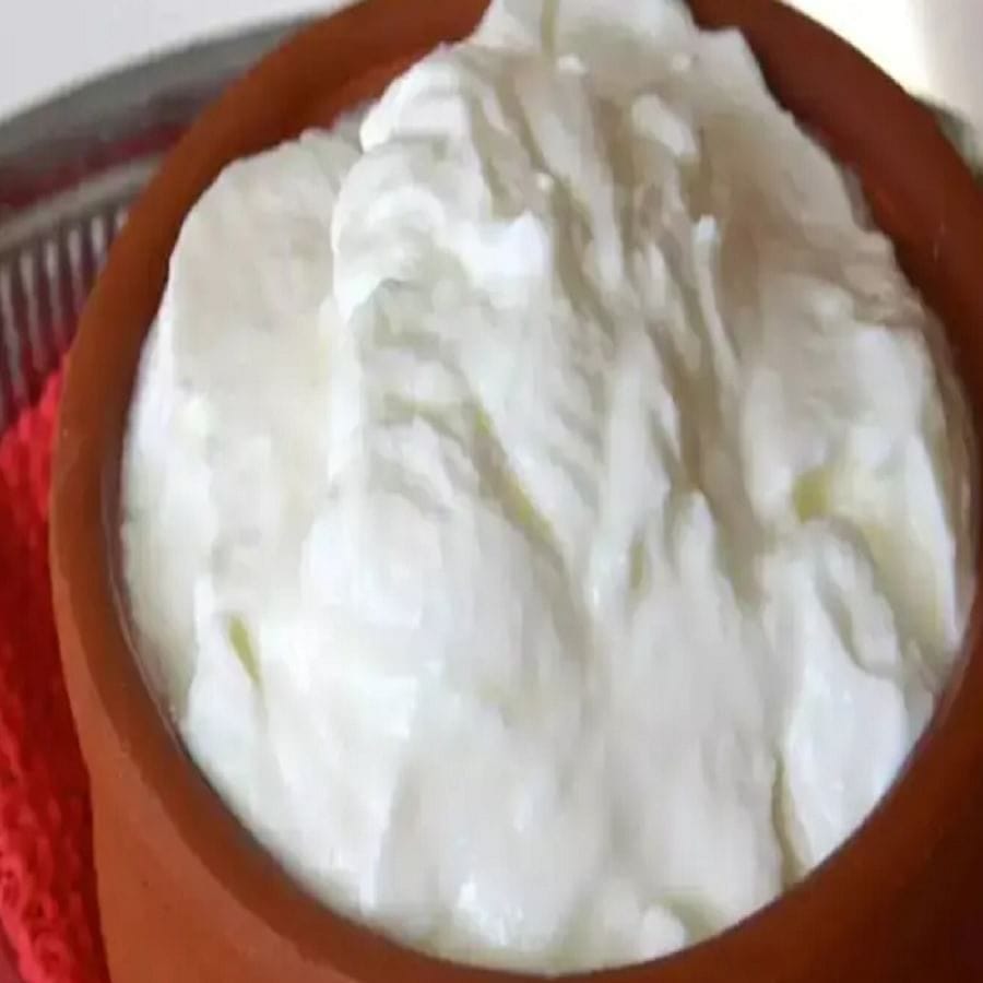 పెరుగు: మామిడి పండ్లు తిన్న తర్వాత పెరుగు తీసుకోవడం వల్ల అలెర్జీలు, జలుబు వంటి సమస్యలు తలెత్తవచ్చు. 