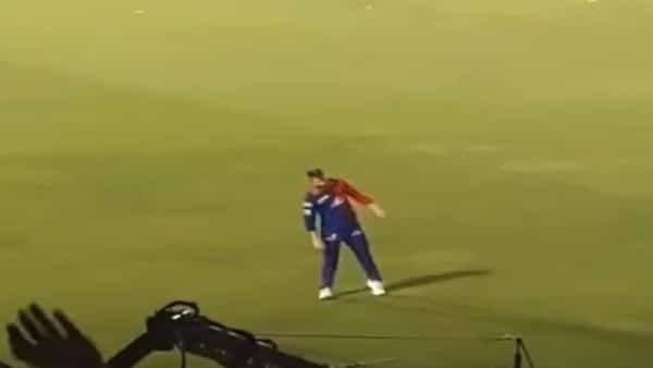 David Warner: స్టేడియంలో పుష్ప సినిమా చూపించిన డెవిడ్ వార్నర్.. వైరల్గా మారిన వీడియో...