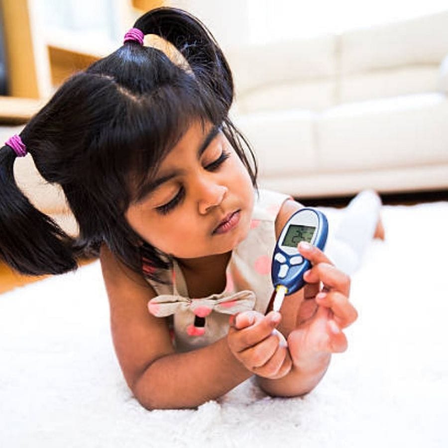  రక్తంలో చక్కెర స్థాయిలు పెరిగినప్పుడు తరచుగా మూత్రవిసర్జన జరుగుతుంది. ఈ సమస్య పిల్లల్లోనే కాదు మధుమేహం ఉన్న పెద్దలలో కూడా కనిపిస్తుంది. కాబట్టి పిల్లలు ఎక్కువగా మూత్రానికి వెళుతుంటే వెంటనే జాగ్రత్తపడండి. 