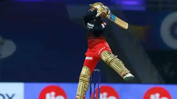 IPL 2022: దినేశ్ కార్తీక్ దెబ్బకి ఈ 15 కోట్ల ఆటగాడి పని గోవిందా.. జట్టులో చోటు కష్టమే..!