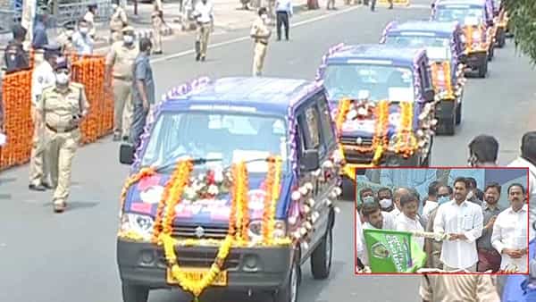 CM Jagan: అక్కా చెల్లెమ్మలకు తోడుగా.. వైఎస్సార్ తల్లీబిడ్డ ఎక్స్ప్రెస్ వాహనాలను ప్రారంభించిన సీఎం జగన్..