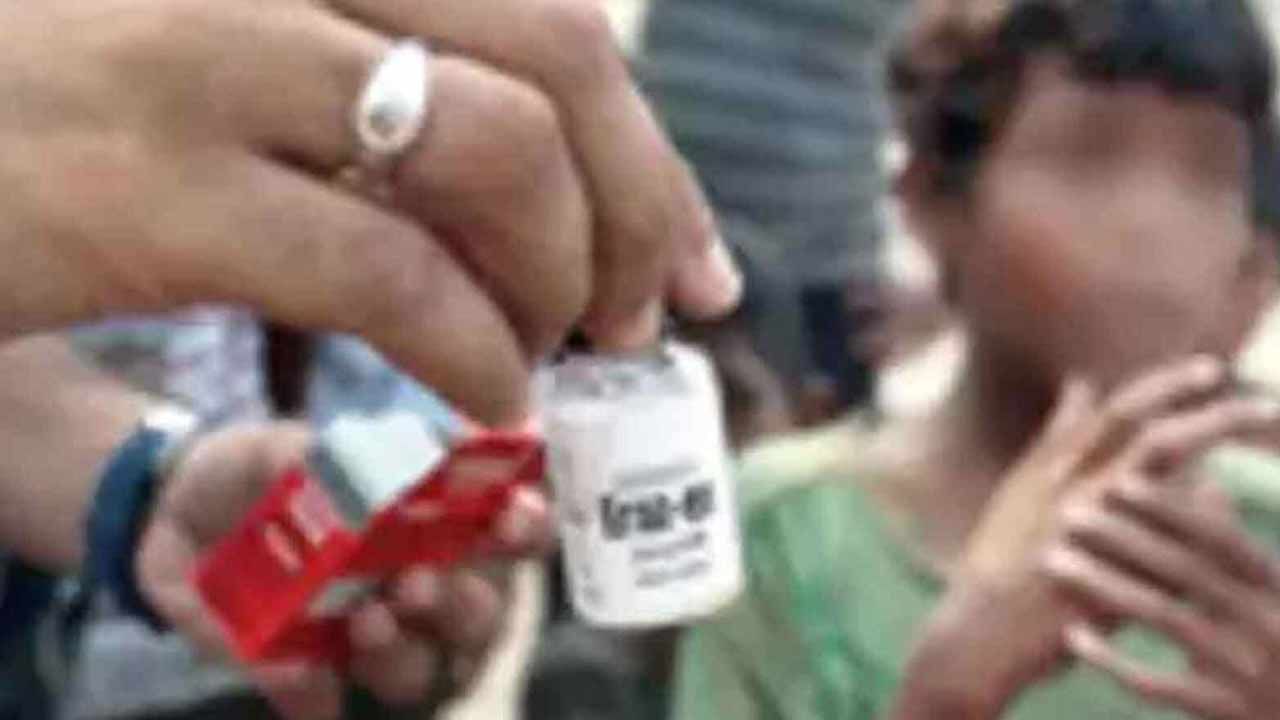 Hyderabad: పాతబస్తీలో పెరుగుతున్న వైట్నర్ కల్చర్.. మత్తులో జోగుతున్న చిన్నారులు..