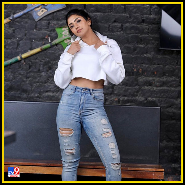 నిషా కళ్ళతో కవ్విస్తున్న ఈషా 