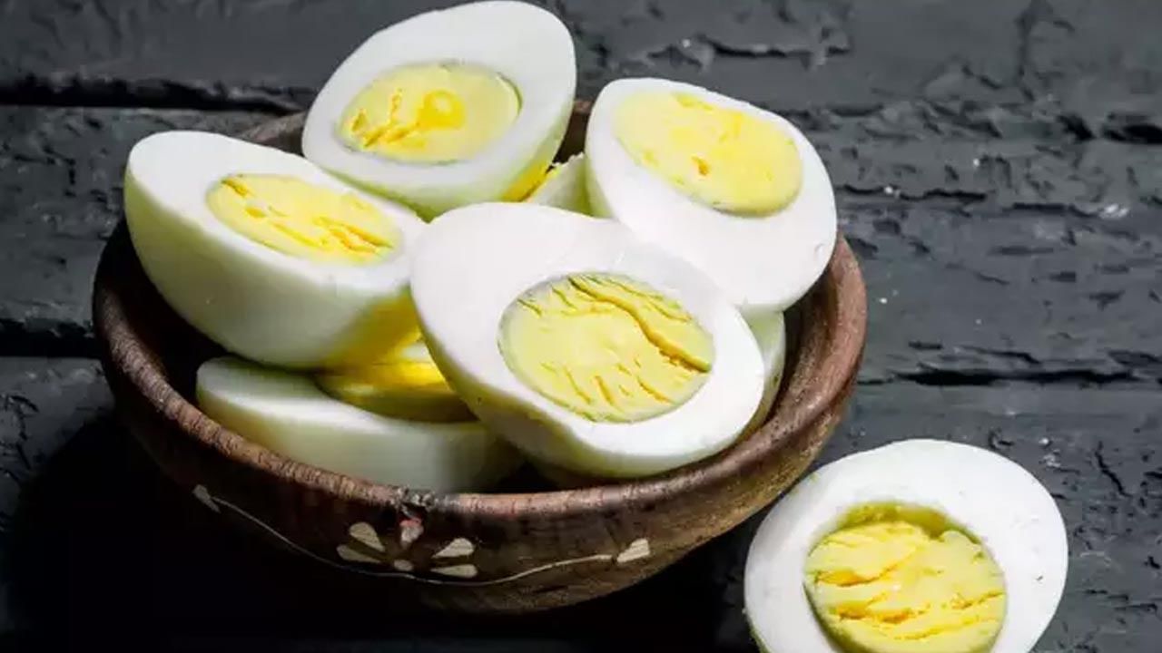 Eggs Boiling: గుడ్లు ఉడకబెట్టేటప్పుడు పగులుతున్నాయా.. ఇలా చేస్తే అస్సలు పగలవు..!