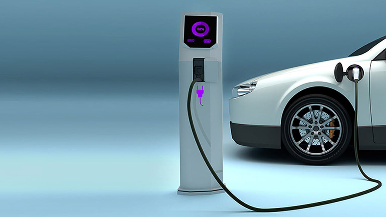 Electric Vehicles: ఎలక్ట్రిక్ వాహనాలు కొనేవారికి ఎన్ని ప్రయోజనాలో.. లోన్ ఆఫర్లు, టాక్స్ సేవింగ్స్.. ఇంకెన్నో..