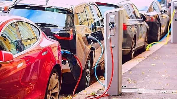 Electric Vehicles: ఎలక్ట్రిక్ వాహనాలకు పెరుగుతున్న క్రేజ్.. అమ్మకాలలో ఈ కంపెనీ ఫస్ట్ ప్లేస్..!