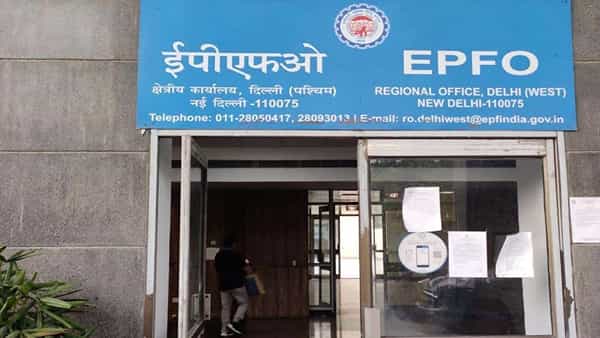 EPFO: పీఎఫ్ ఖాతాదారులకి గమనిక.. ఇవి చేయకపోతే భవిష్యత్లో ఇబ్బందులు..!