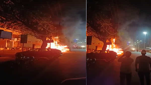 Fire Accident: బేగంబజార్లో పేలిన ట్రాన్స్ఫార్మర్.. భారీ ఎత్తున మంటలు.. క్షణాల్లోనే దగ్ధమైన ఇన్నోవా..