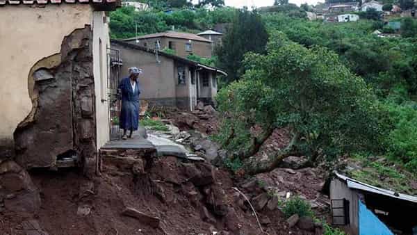 South Africa Floods: దక్షిణాఫ్రికాలో భారీ వరదలు.. 259 మంది మృతి..
