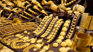 Gold Silver Price Today: మహిళలకు గుడ్‌న్యూస్‌.. తగ్గిన బంగారం, వెండి ధరలు