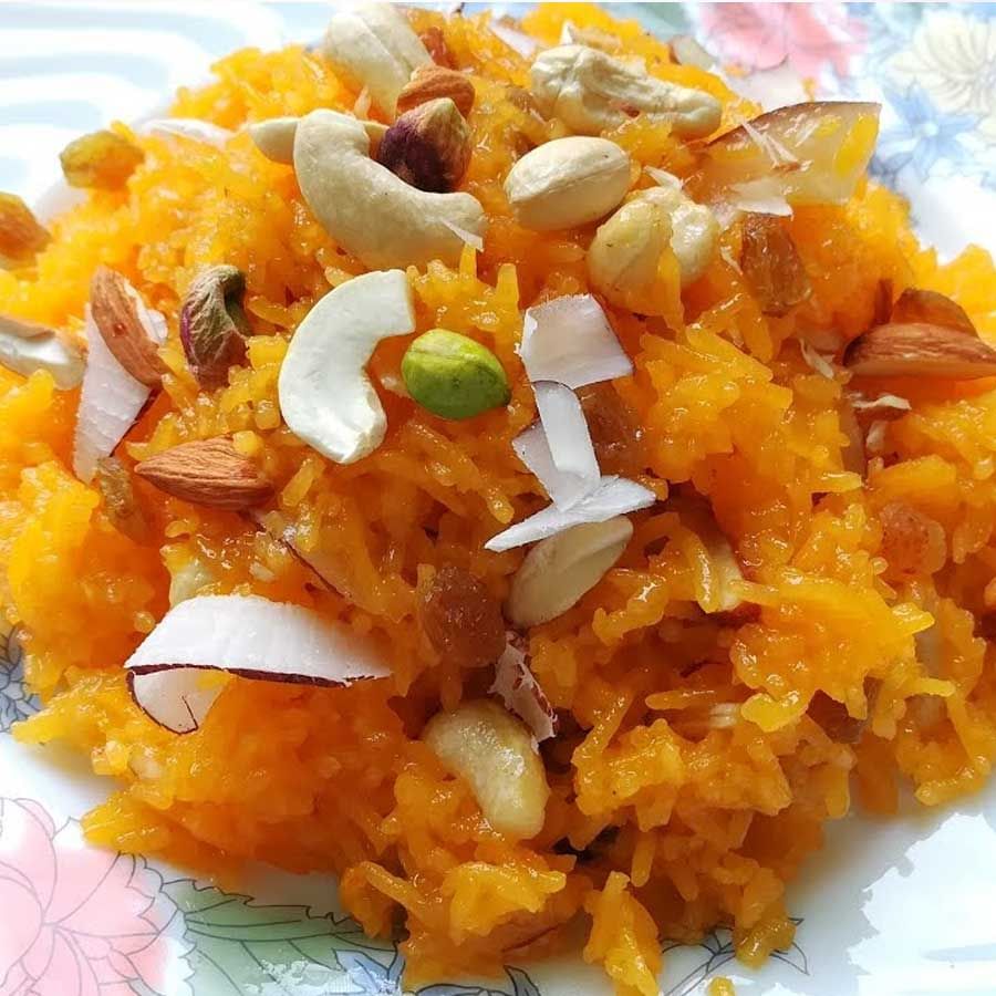 కేసర్ వాలే భాత్: జయంతి సందర్భంగా హనుమాన్ కి కుంకుమపువ్వుతో తయారు చేసిన కేసర్ ను నైవేద్యంగా పెట్టవచ్చు. అంగారక దోషం ఉన్నవారు కుంకుమపువ్వు కేసర్‌ను నైవేద్యంగా పెడితే ఆ దోషం తొలగిపోతుందట.