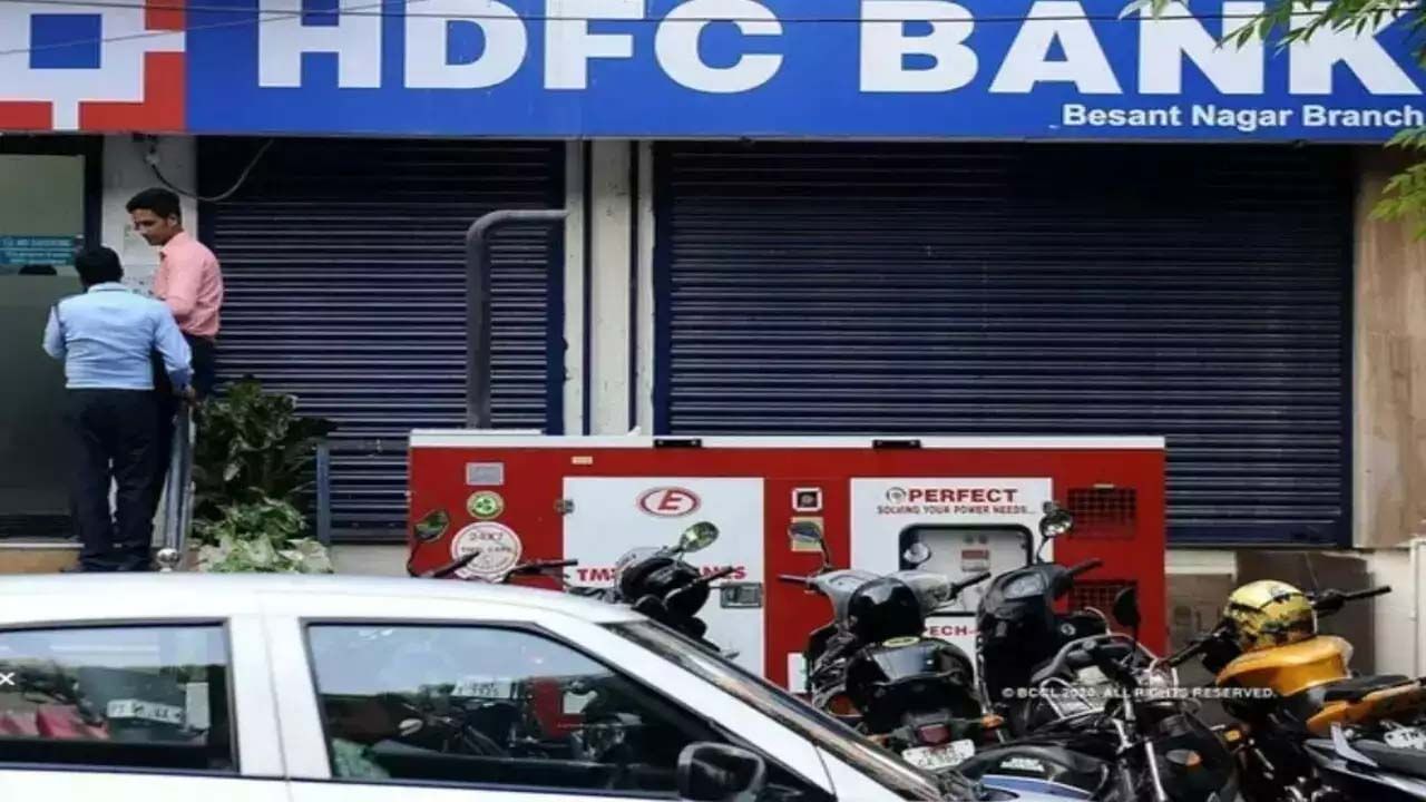 HDFC Bank: రుణగ్రహీతలకు షాకిచ్చిన హెచ్‌డీఎఫ్‌సీ బ్యాంక్‌.. వడ్డీ రేట్లు పెంచుతూ నిర్ణయం..