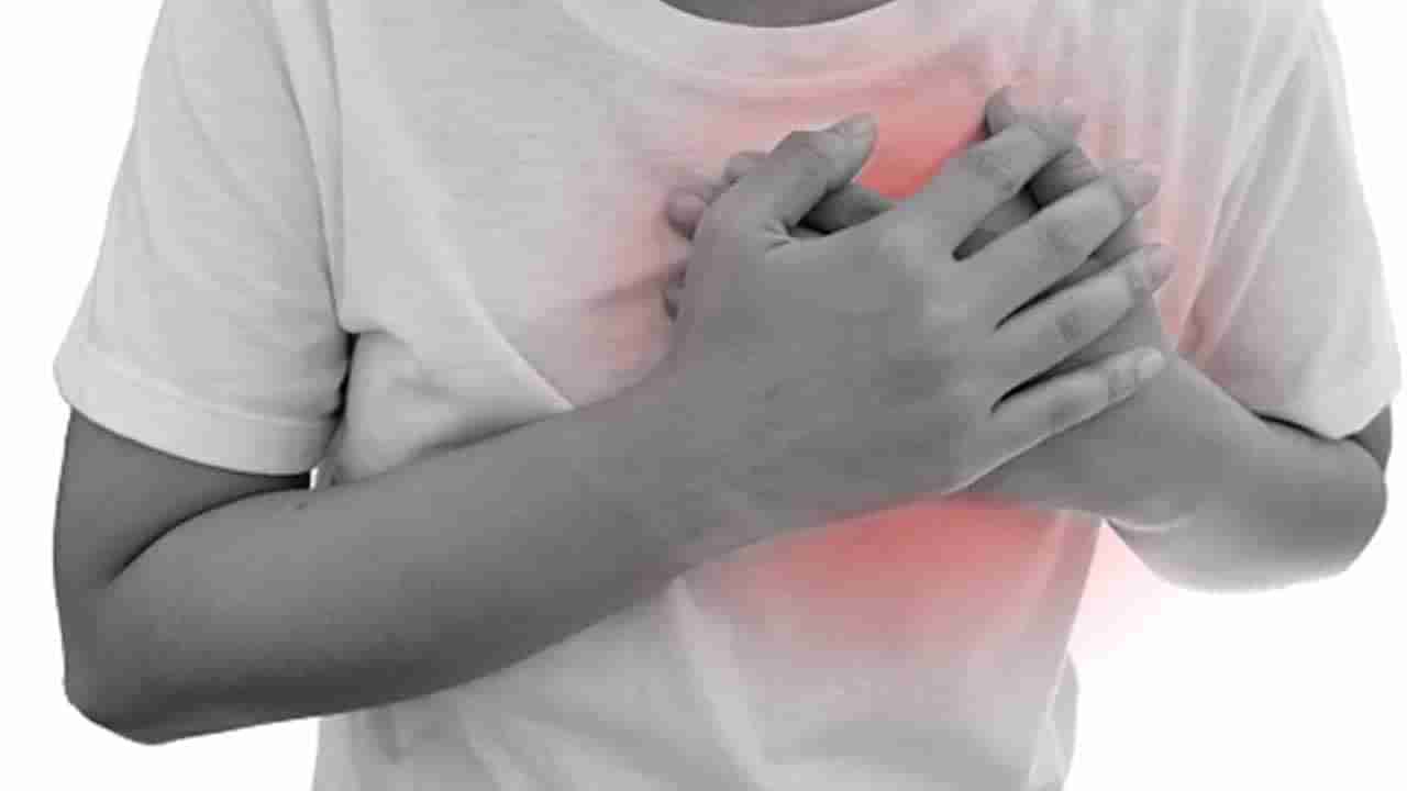 Acid Reflux: తిన్న తర్వాత ఛాతీలో మంటగా ఉంటుందా ?.. ఇలా చేస్తే తొందరగా రిలీఫ్..