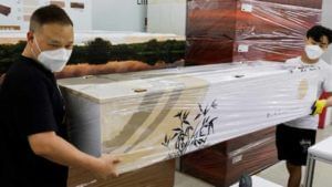 Hong Kong: కరోనా విలయం.. శవపేటికల కొరతతో మార్చురీలకు పోటెత్తుతున్న శవాలు..