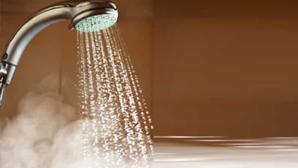 Hot water Bath: వేసవిలో వేడి నీటి స్నానం.. ఆరోగ్యానికి మంచిదేనా.. పూర్తి వివరాలివే